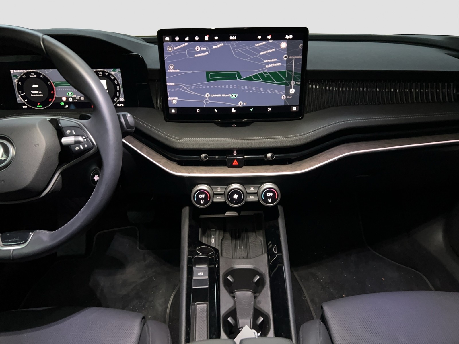 Skoda Superb Combi 1.5 eTSI L&K LEDER PANO AHK 360°CAM