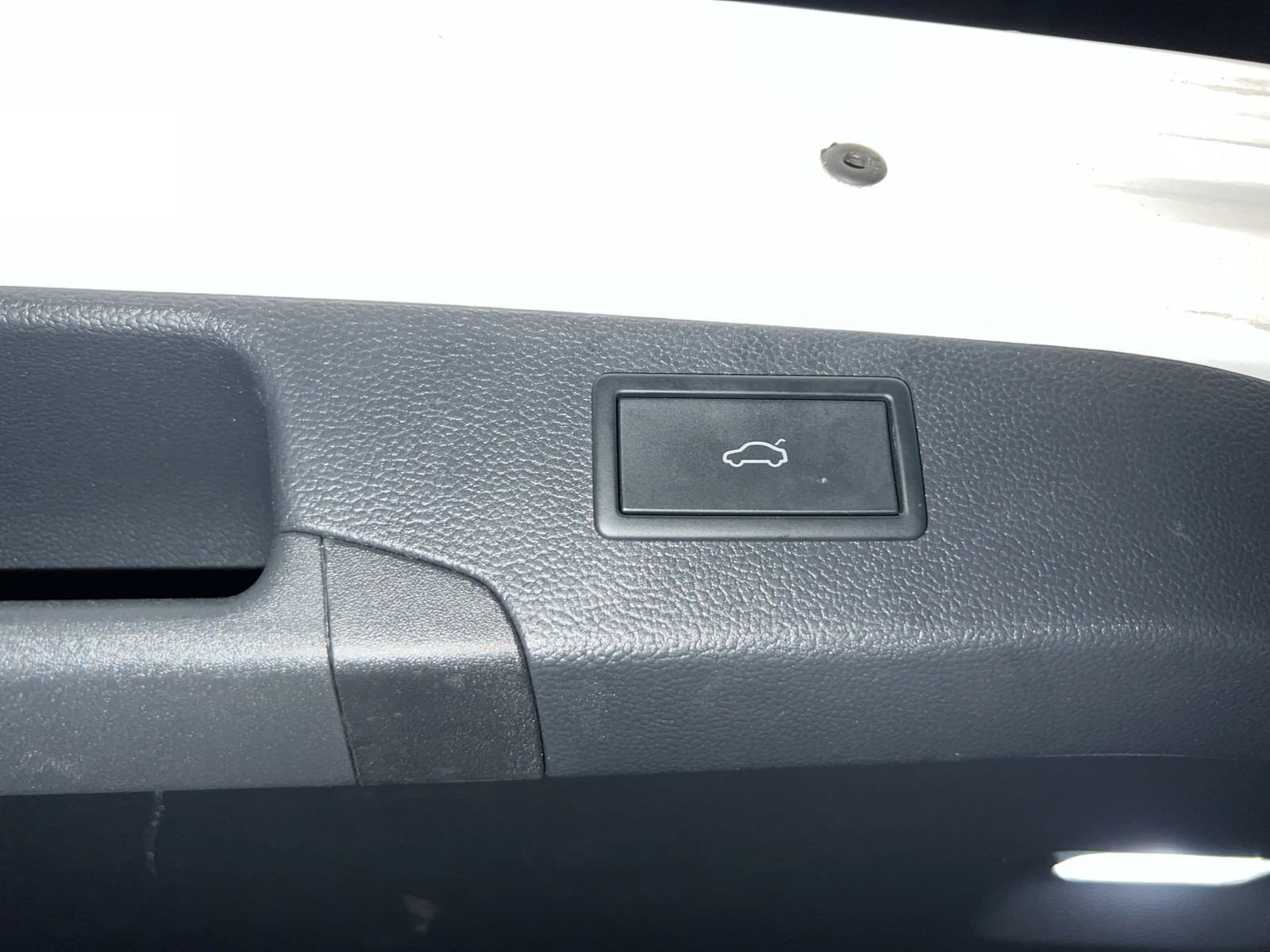 Skoda Superb Combi 1.5 eTSI L&K LEDER PANO AHK 360°CAM