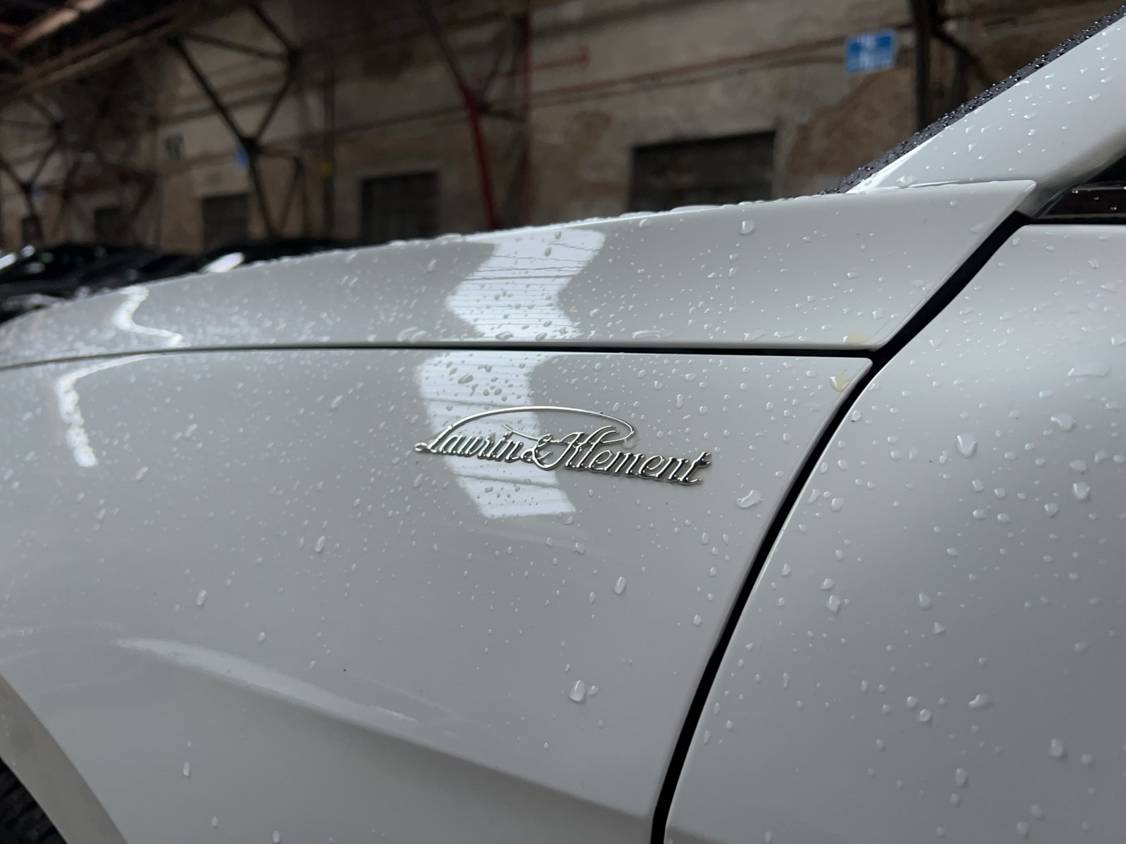 Skoda Superb Combi 1.5 eTSI L&K LEDER PANO AHK 360°CAM