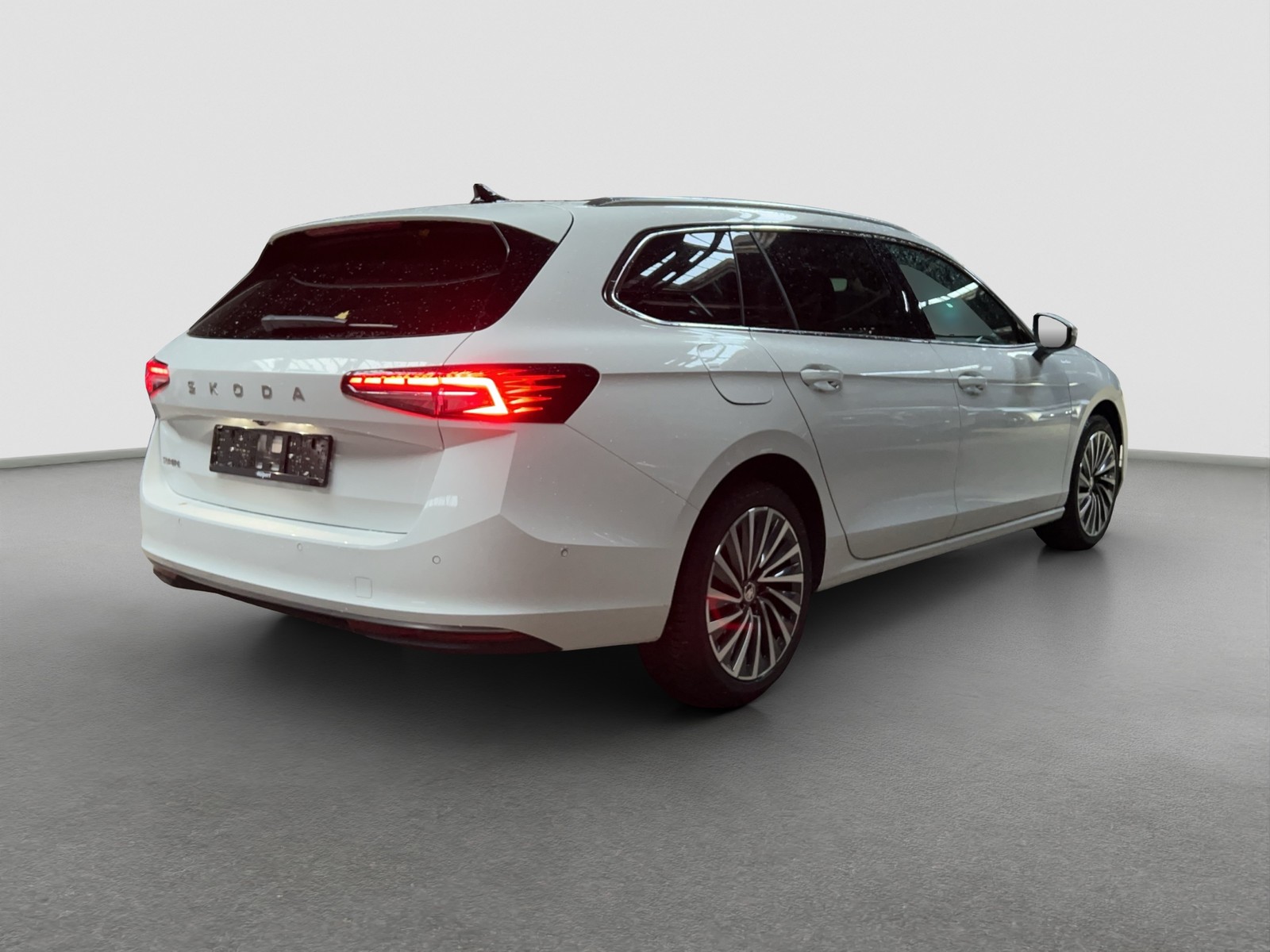 Skoda Superb Combi 1.5 eTSI L&K LEDER PANO AHK 360°CAM