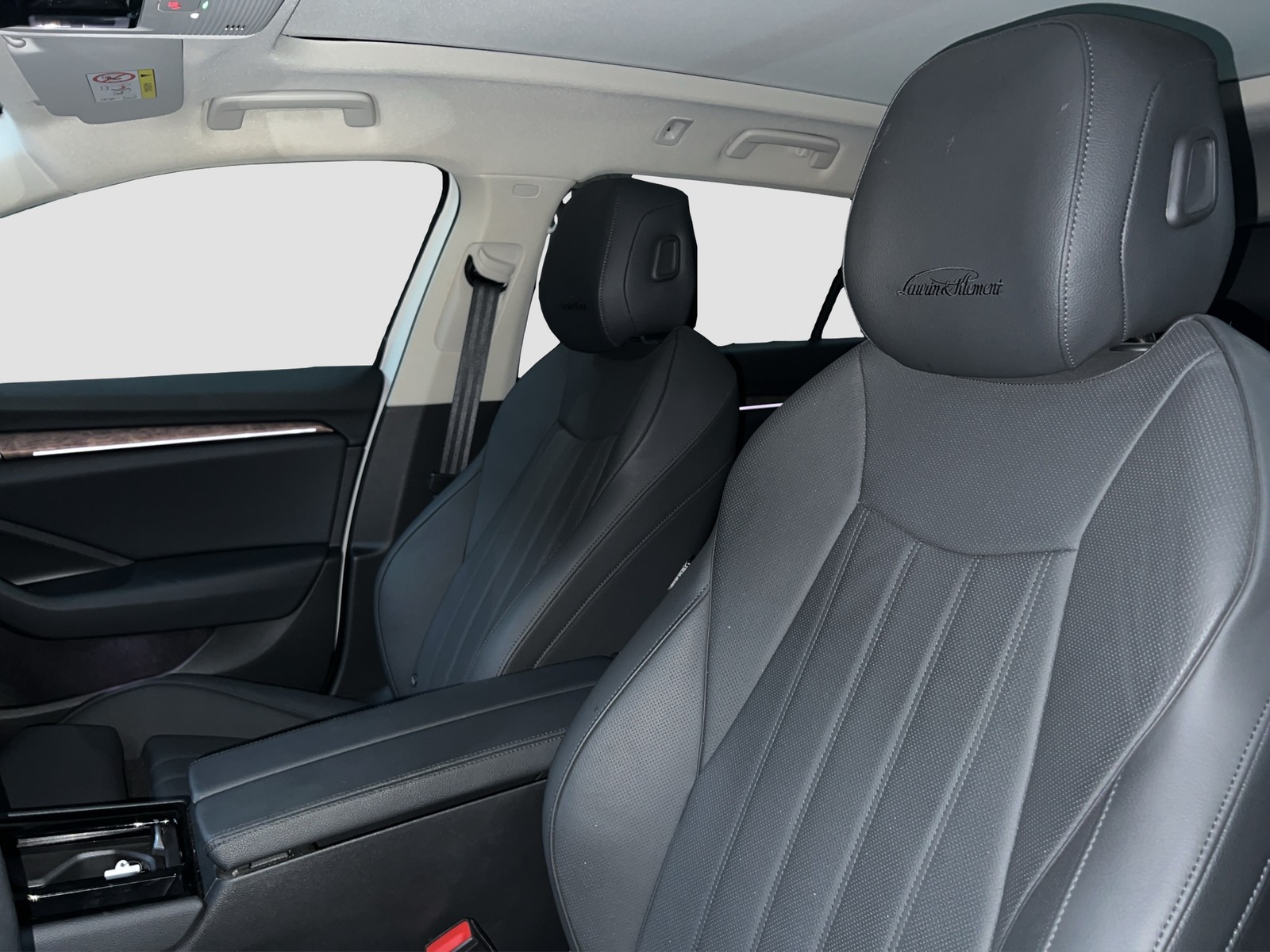 Skoda Superb Combi 1.5 eTSI L&K LEDER PANO AHK 360°CAM