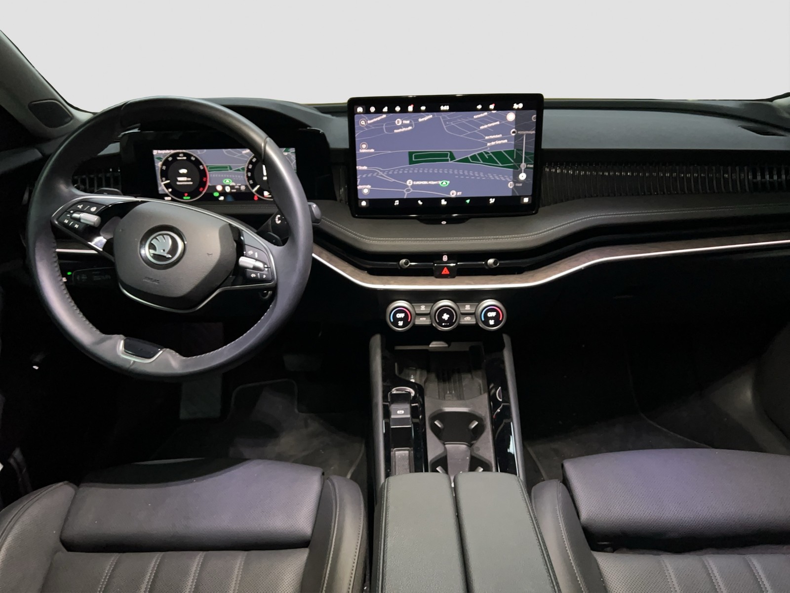 Skoda Superb Combi 1.5 eTSI L&K LEDER PANO AHK 360°CAM