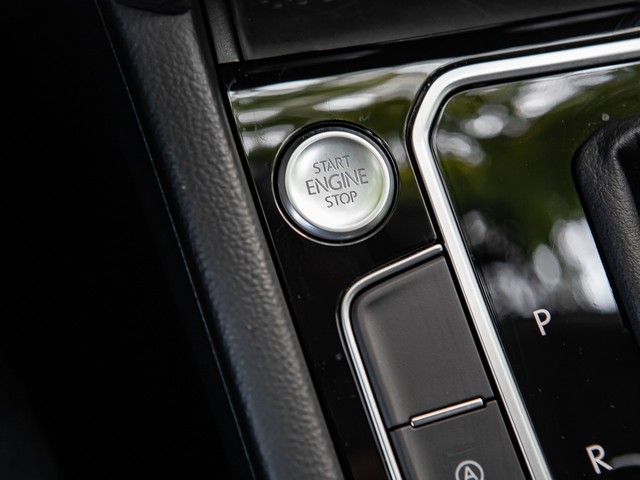 Volkswagen Passat Variant 1.5 BUSINESS AHK ALU NAVI ACC