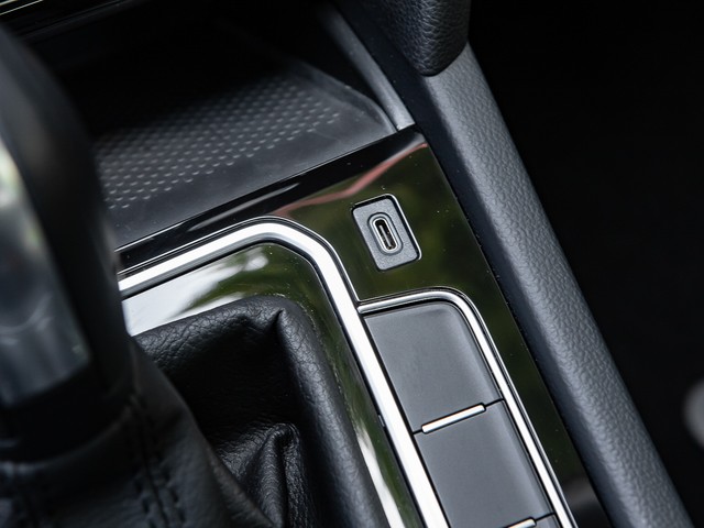 Volkswagen Passat Variant 1.5 BUSINESS AHK ALU NAVI ACC