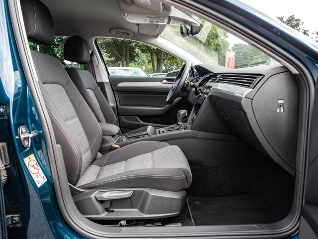 Volkswagen Passat Variant 1.5 BUSINESS AHK ALU NAVI ACC