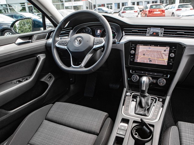Volkswagen Passat Variant 1.5 BUSINESS AHK ALU NAVI ACC