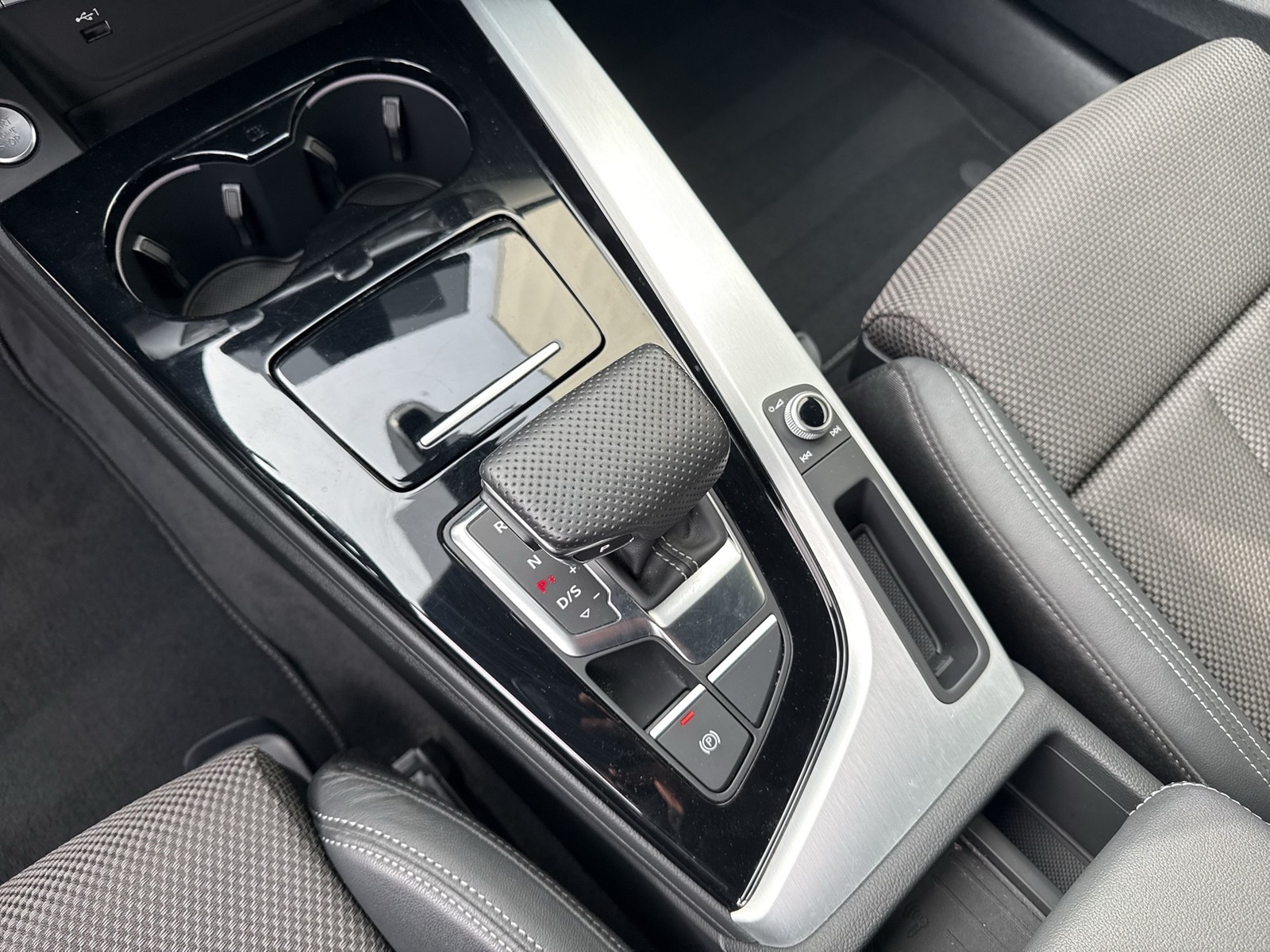 Audi A4 Avant 40 advanced PANO KAMERA SITZHEIZ NAVI