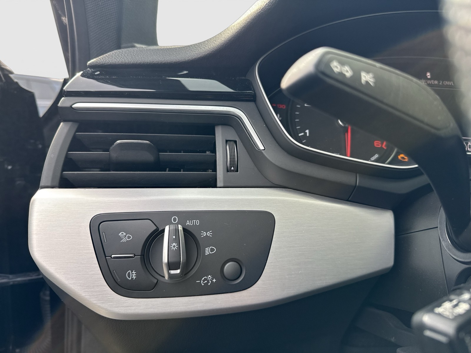 Audi A4 Avant 40 advanced PANO KAMERA SITZHEIZ NAVI