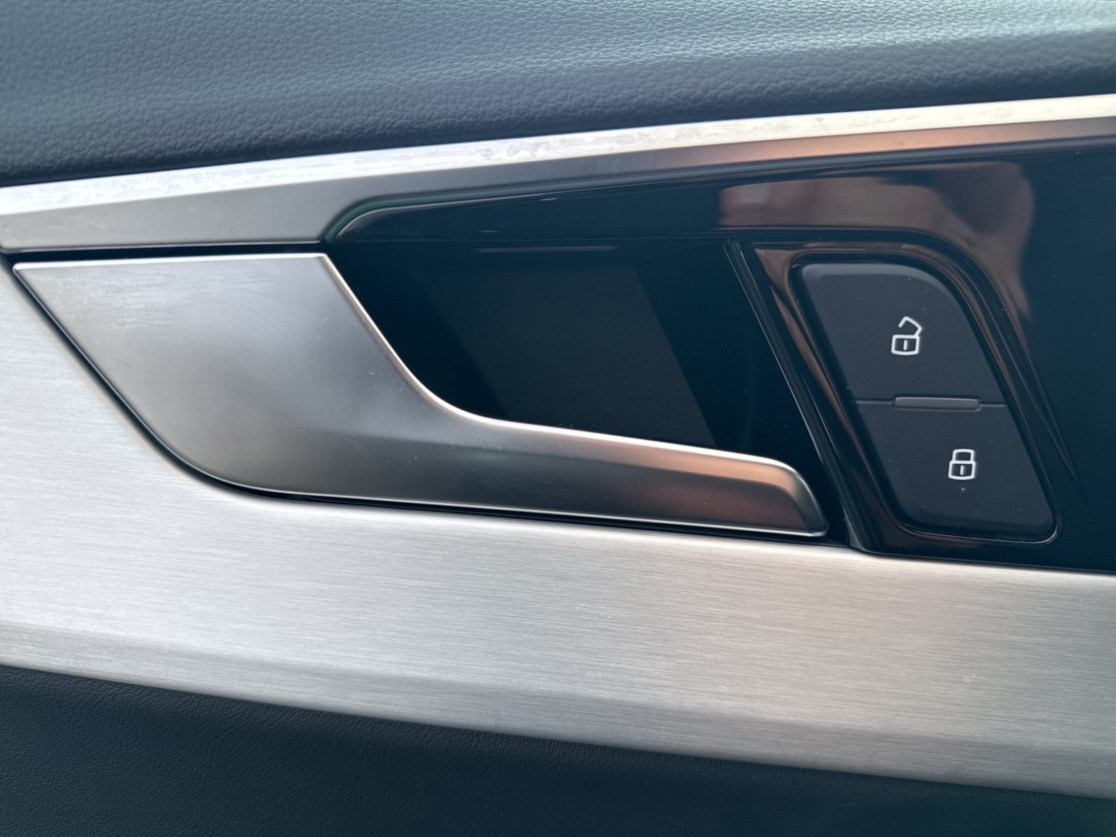 Audi A4 Avant 40 advanced PANO KAMERA SITZHEIZ NAVI