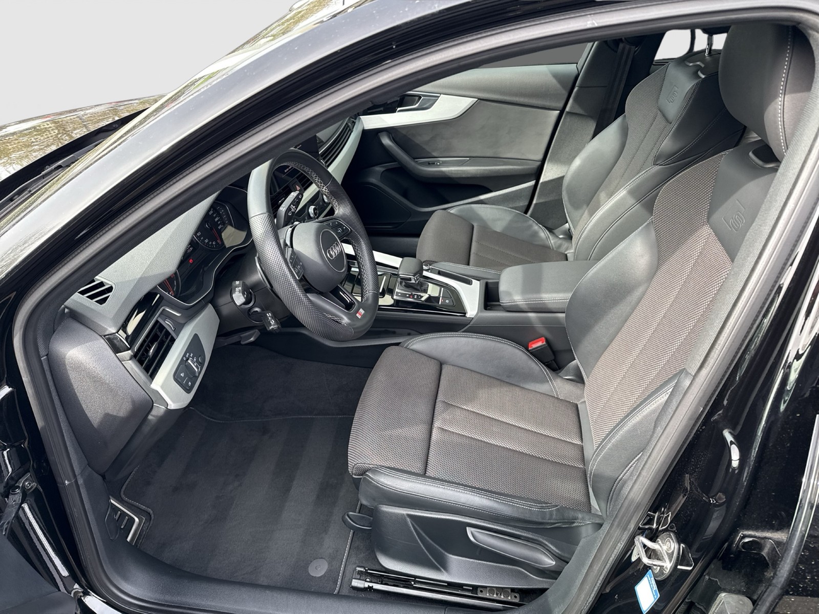 Audi A4 Avant 40 advanced PANO KAMERA SITZHEIZ NAVI