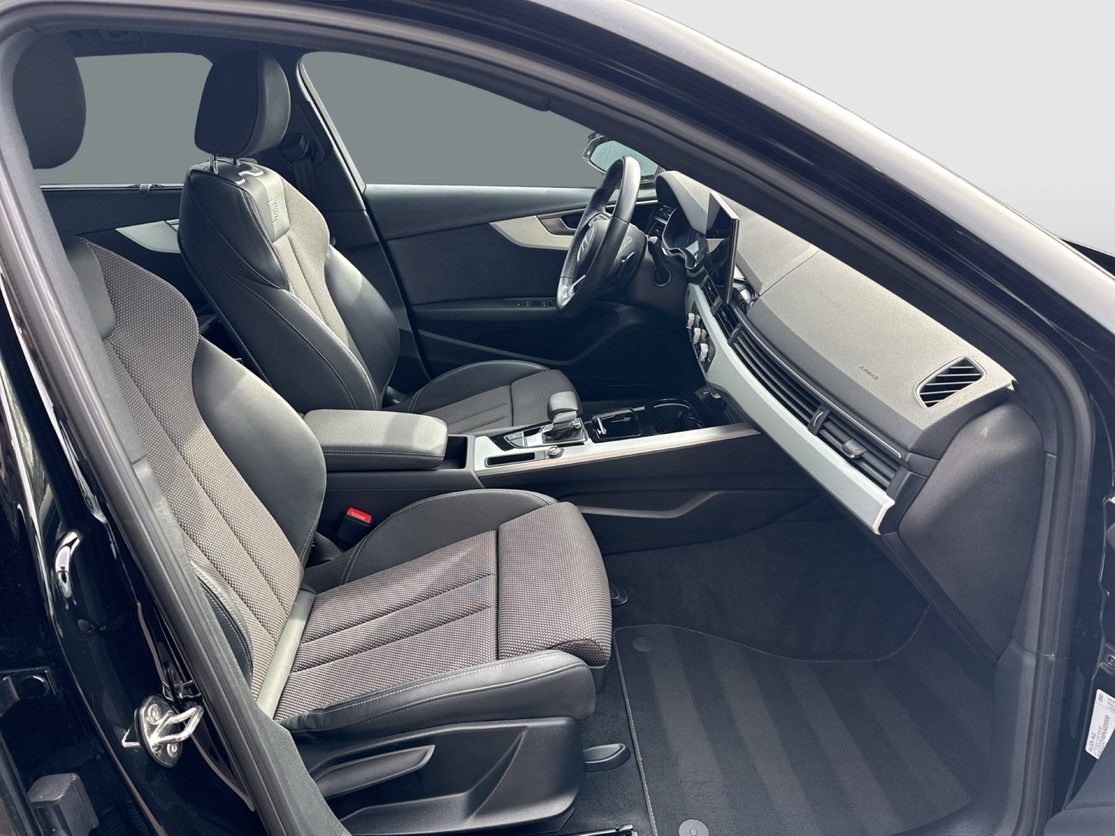 Audi A4 Avant 40 advanced PANO KAMERA SITZHEIZ NAVI