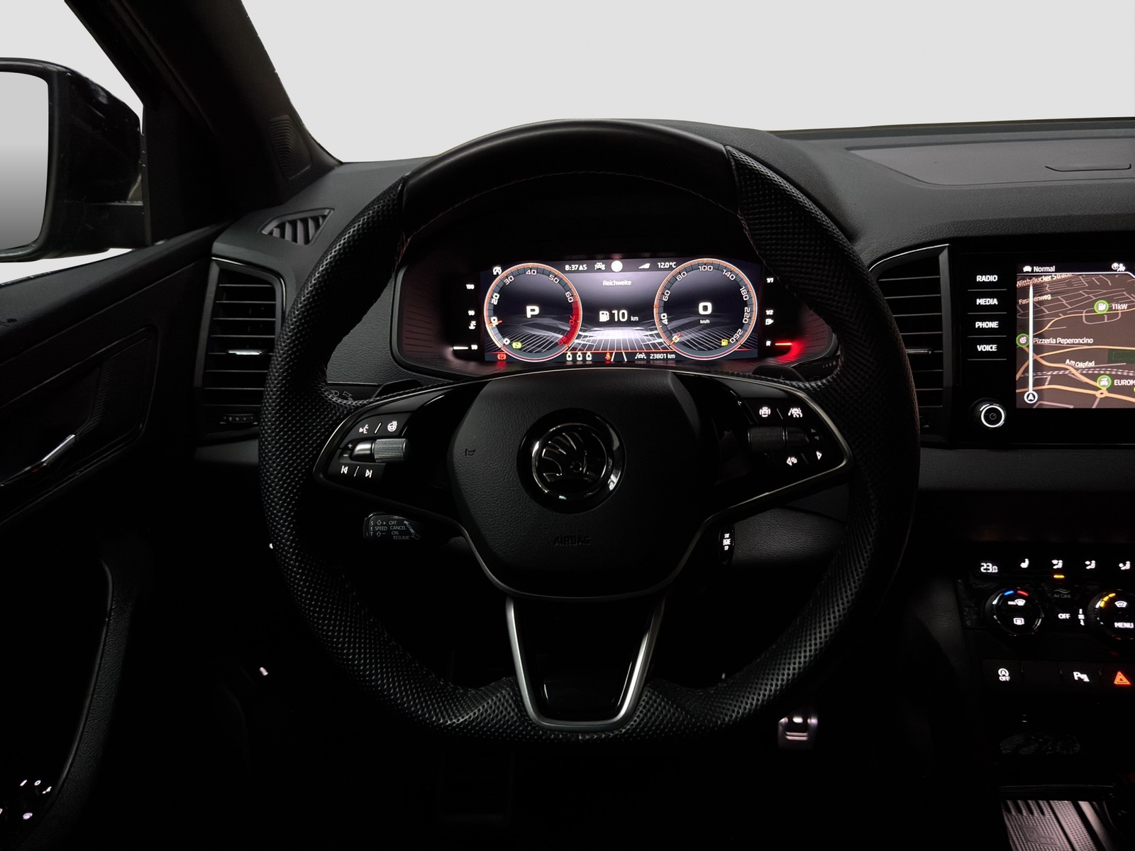 Skoda Karoq 1.5 SPORTLINE LEDER PANO CAM ACC LM18 NAVI