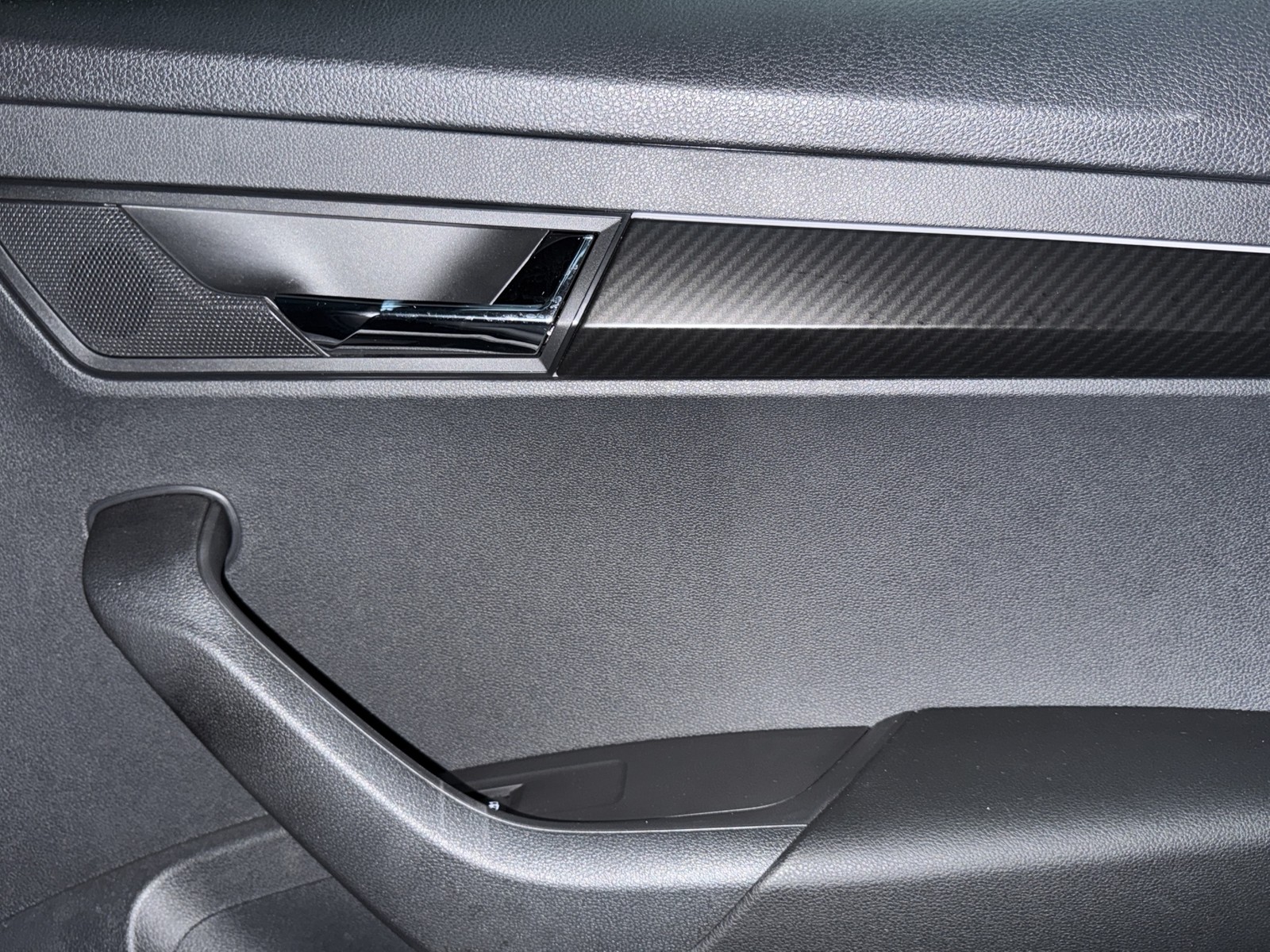 Skoda Karoq 1.5 SPORTLINE LEDER PANO CAM ACC LM18 NAVI