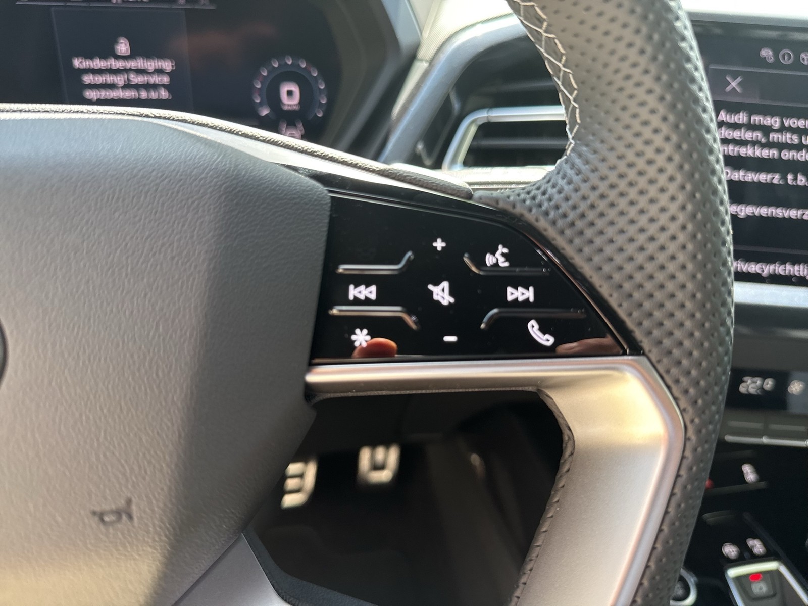 Audi Q4 e-tron 45 quattro S LINE BLACKPAK AHK LM20