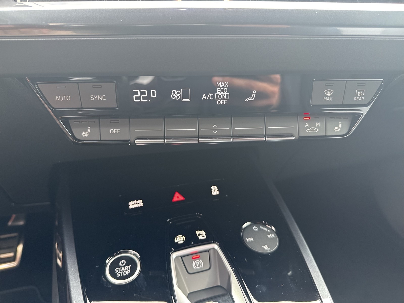 Audi Q4 e-tron 45 quattro S LINE BLACKPAK AHK LM20