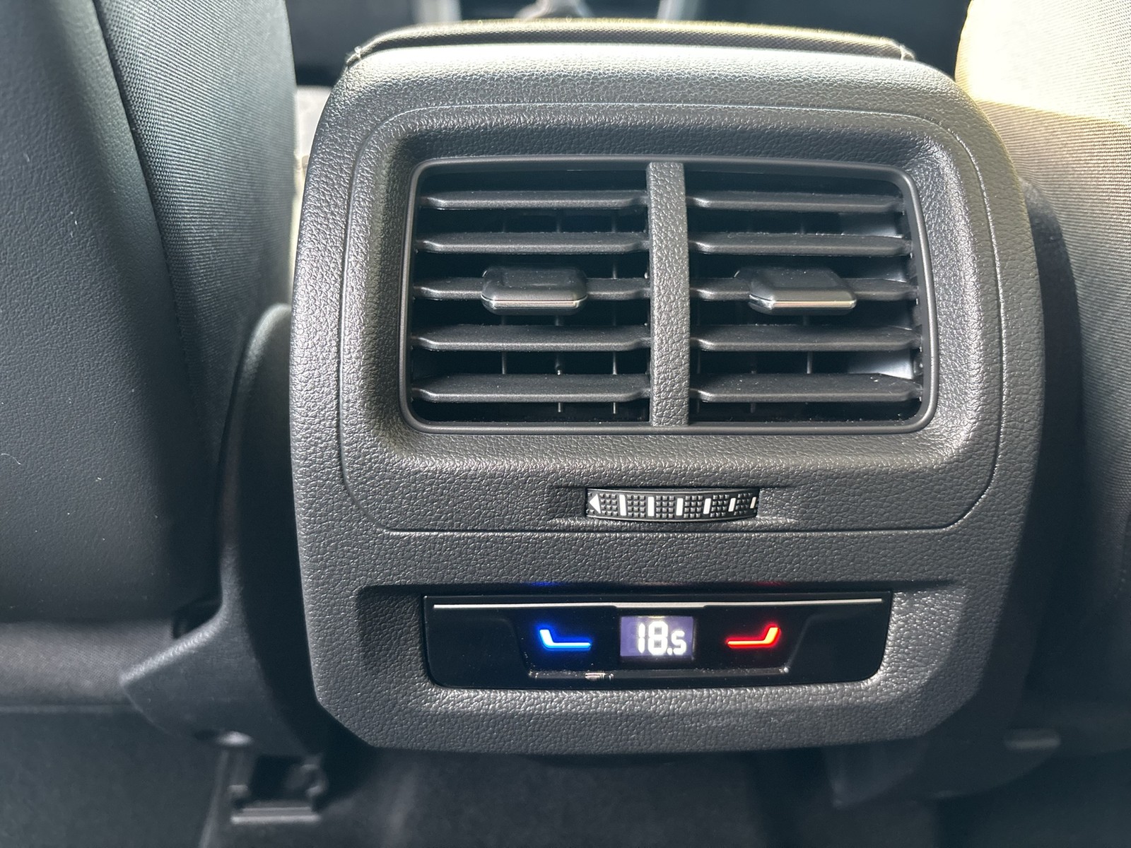 Volkswagen Touran 2.0 MOVE NAVI SITZHZG CAM ALU