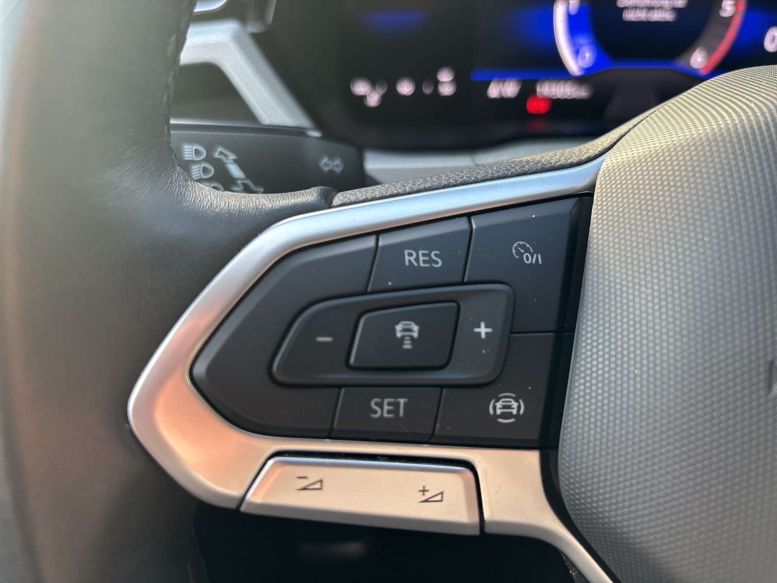 Volkswagen Touran 2.0 MOVE NAVI SITZHZG CAM ALU