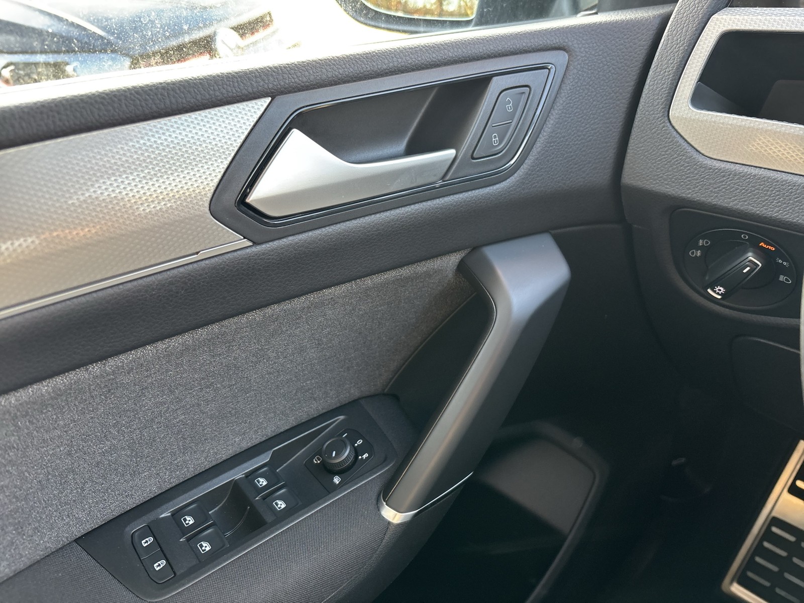 Volkswagen Touran 2.0 MOVE NAVI SITZHZG CAM ALU