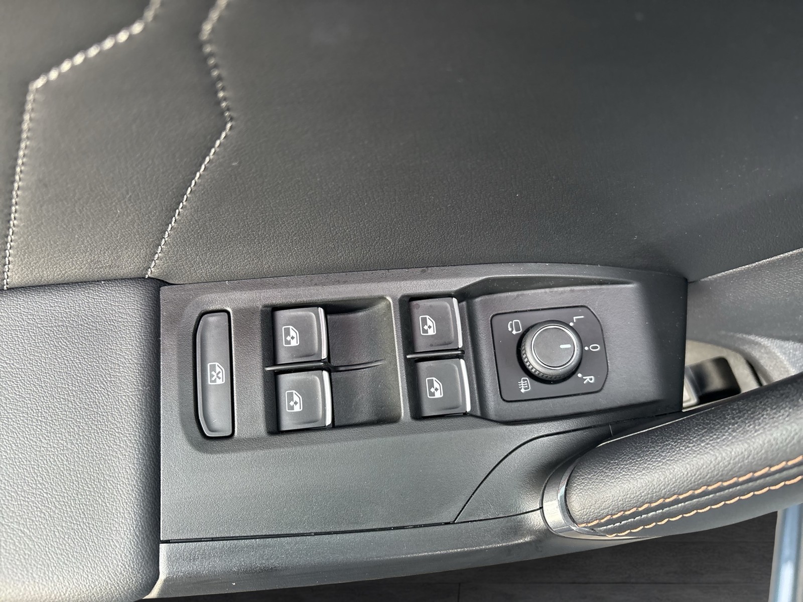 Cupra Leon ST 1.5 eTSI FR BEATS KAMERA ALU18 eKLAPPE NAVI