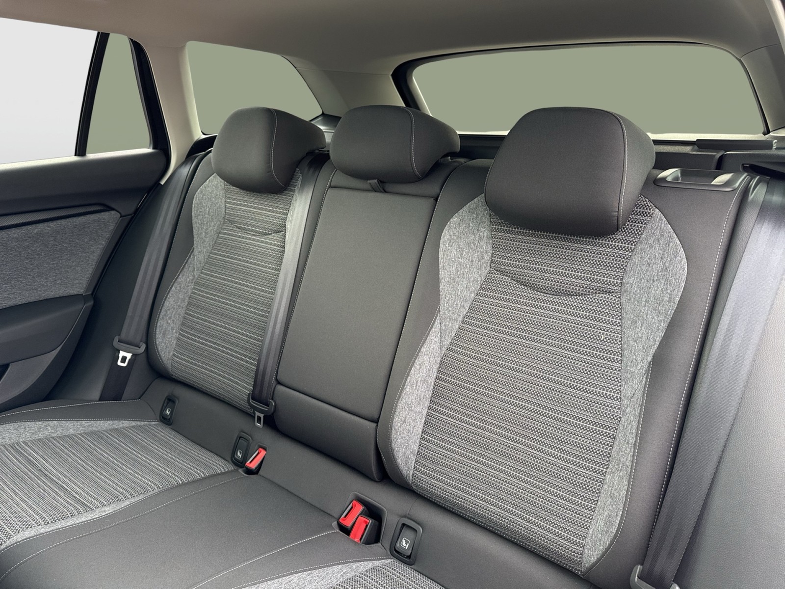 Skoda Superb Combi 2.0 SELECTION 4X4 PANO AHK CAM ACC