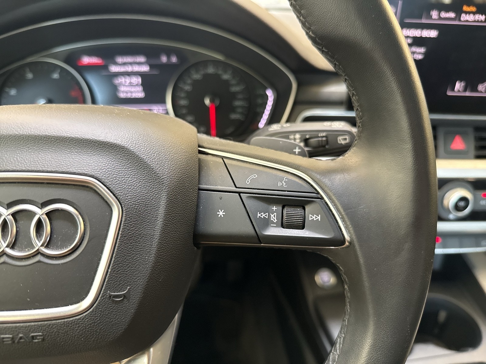 Audi A4 Avant 30 NAVI+ SITZHEIZUNG ALU