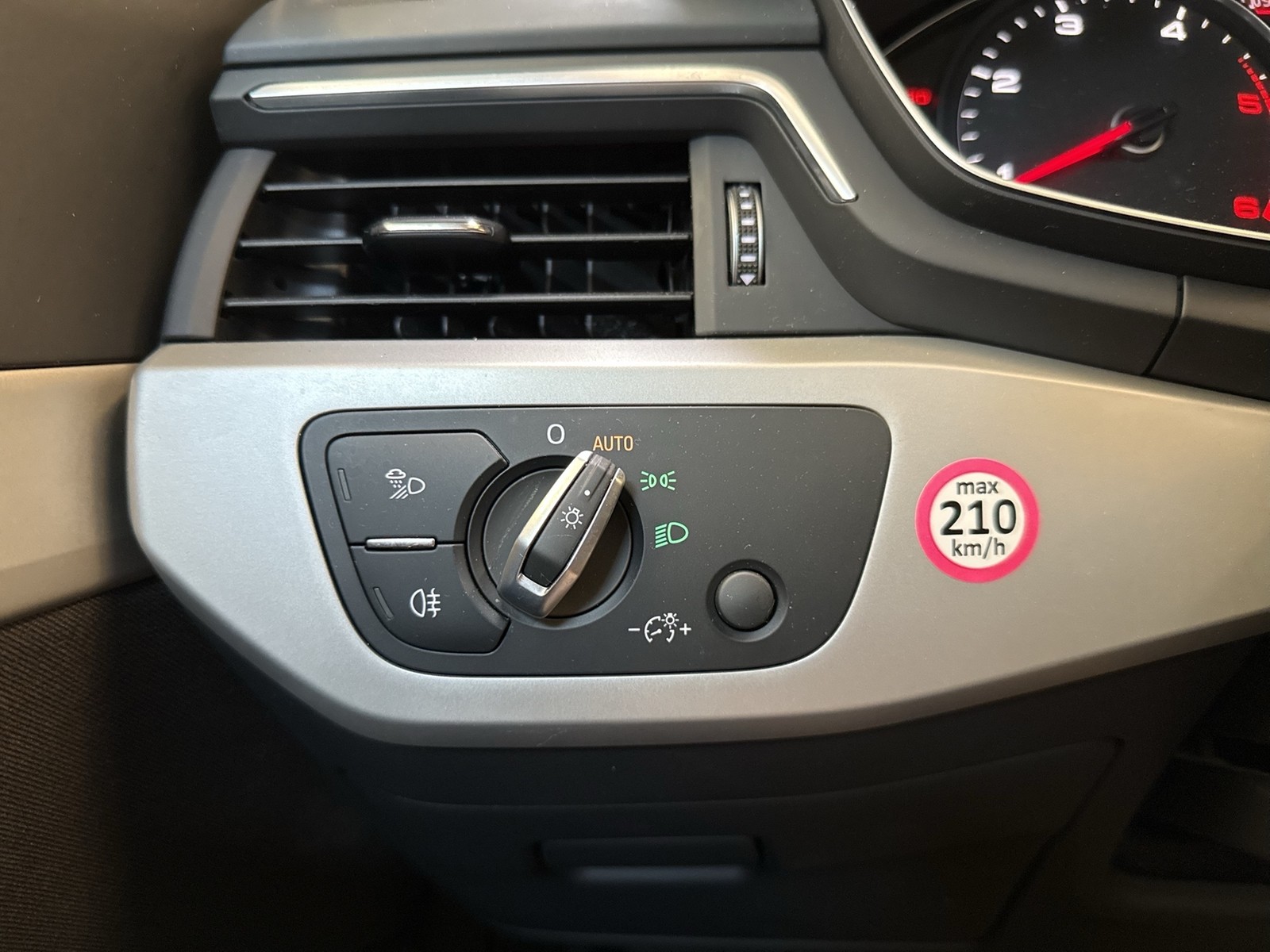 Audi A4 Avant 30 NAVI+ SITZHEIZUNG ALU