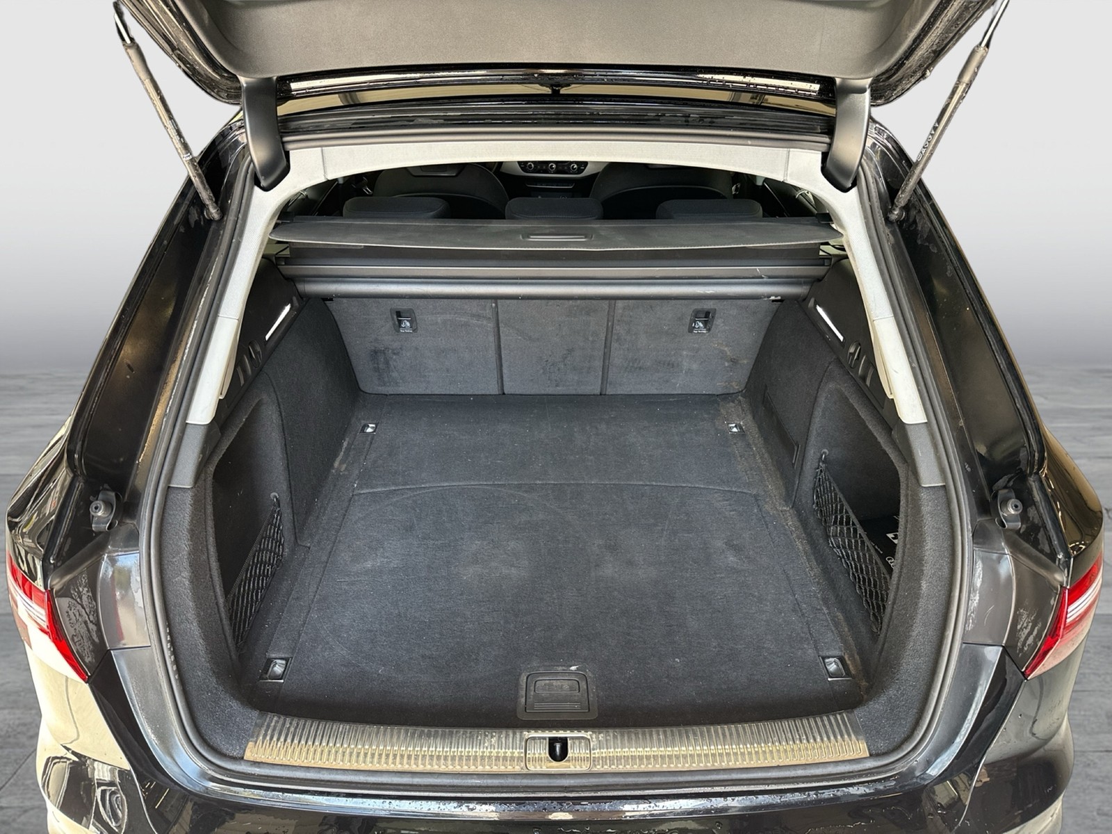 Audi A4 Avant 30 NAVI+ SITZHEIZUNG ALU
