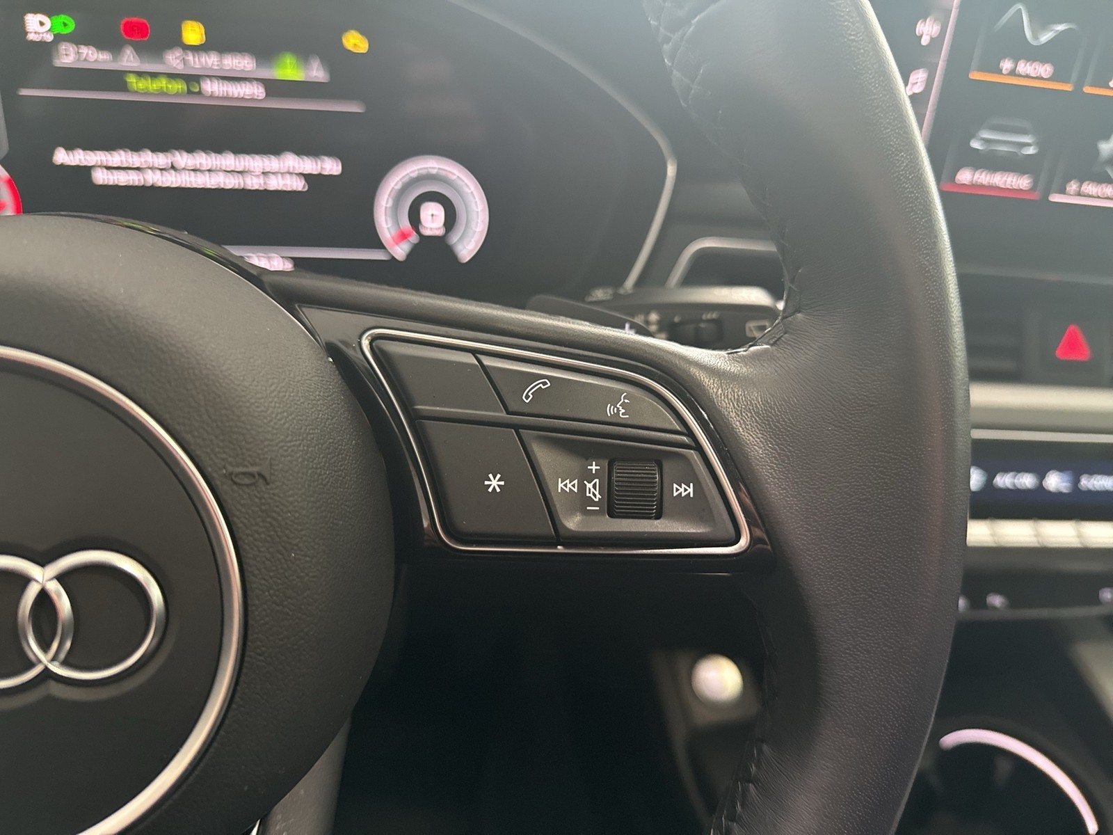 Audi A4 Avant 35 S LINE AHK ALU18 eKLAPPE NAVI+