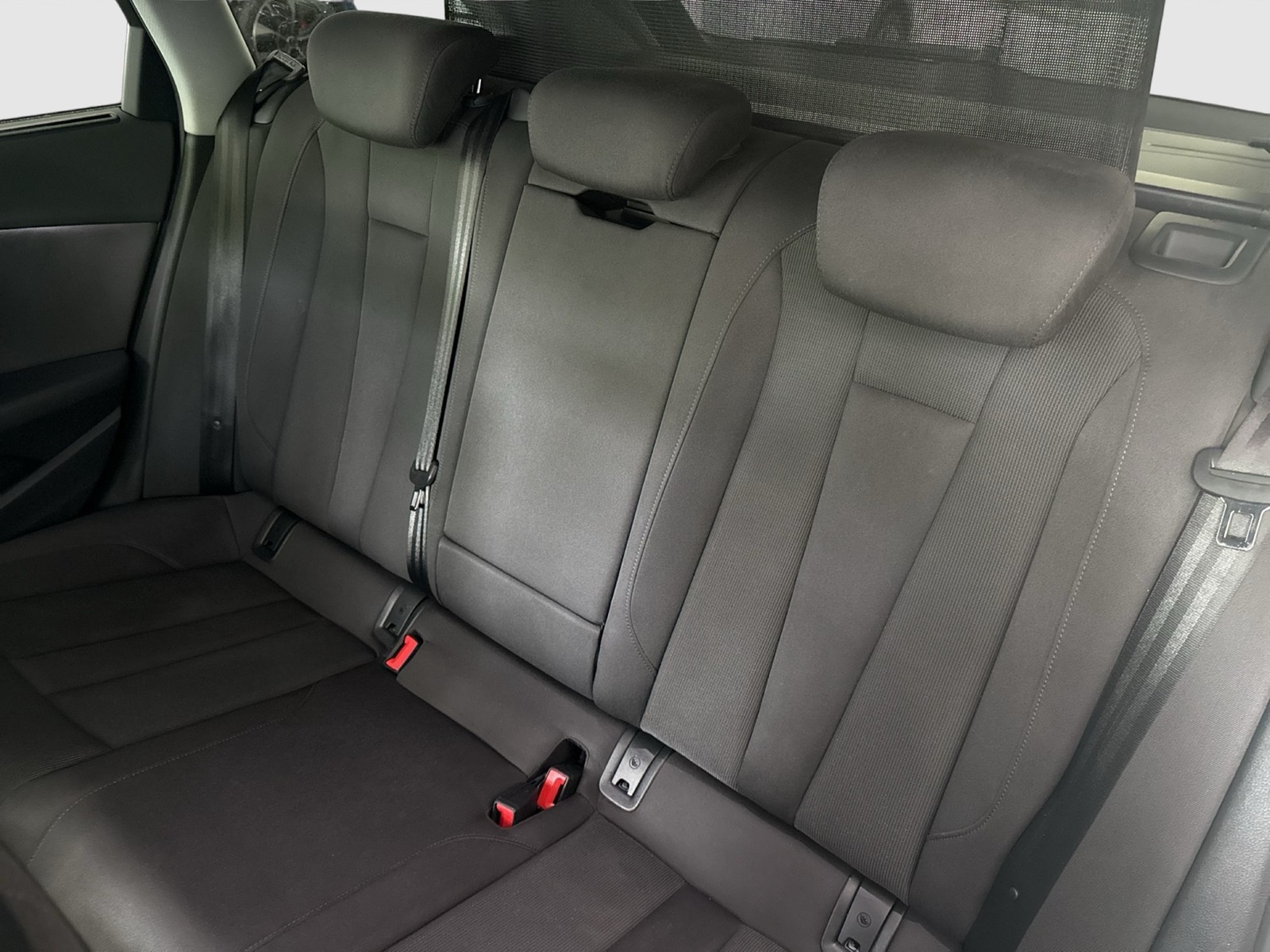 Audi A4 Avant 35 S LINE AHK ALU18 eKLAPPE NAVI+