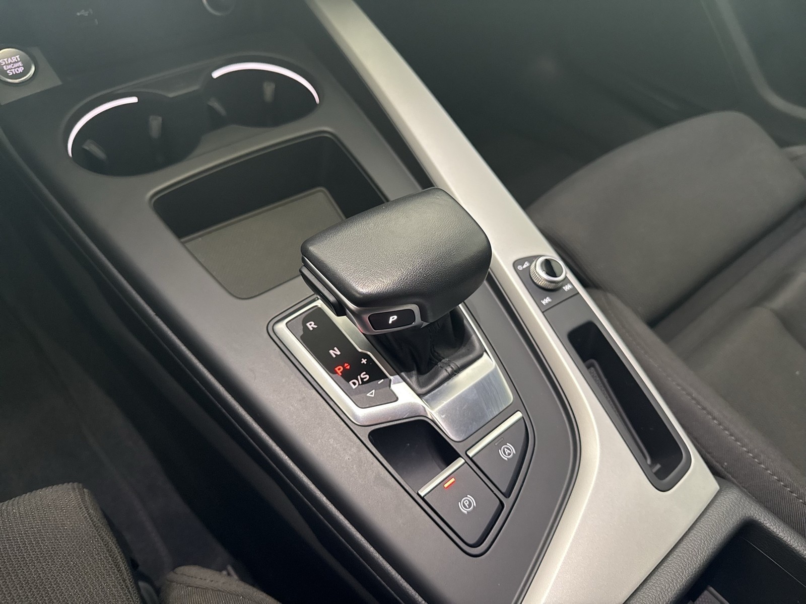 Audi A4 Avant 35 S LINE AHK ALU18 eKLAPPE NAVI+