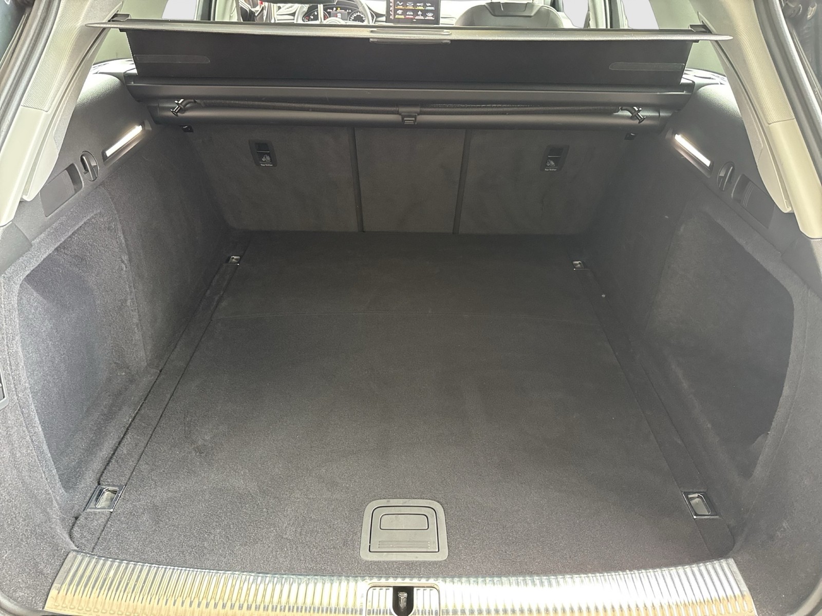 Audi A4 Avant 40 quattro AHK eKLAPPE NAVI+ SITZHEIZUNG
