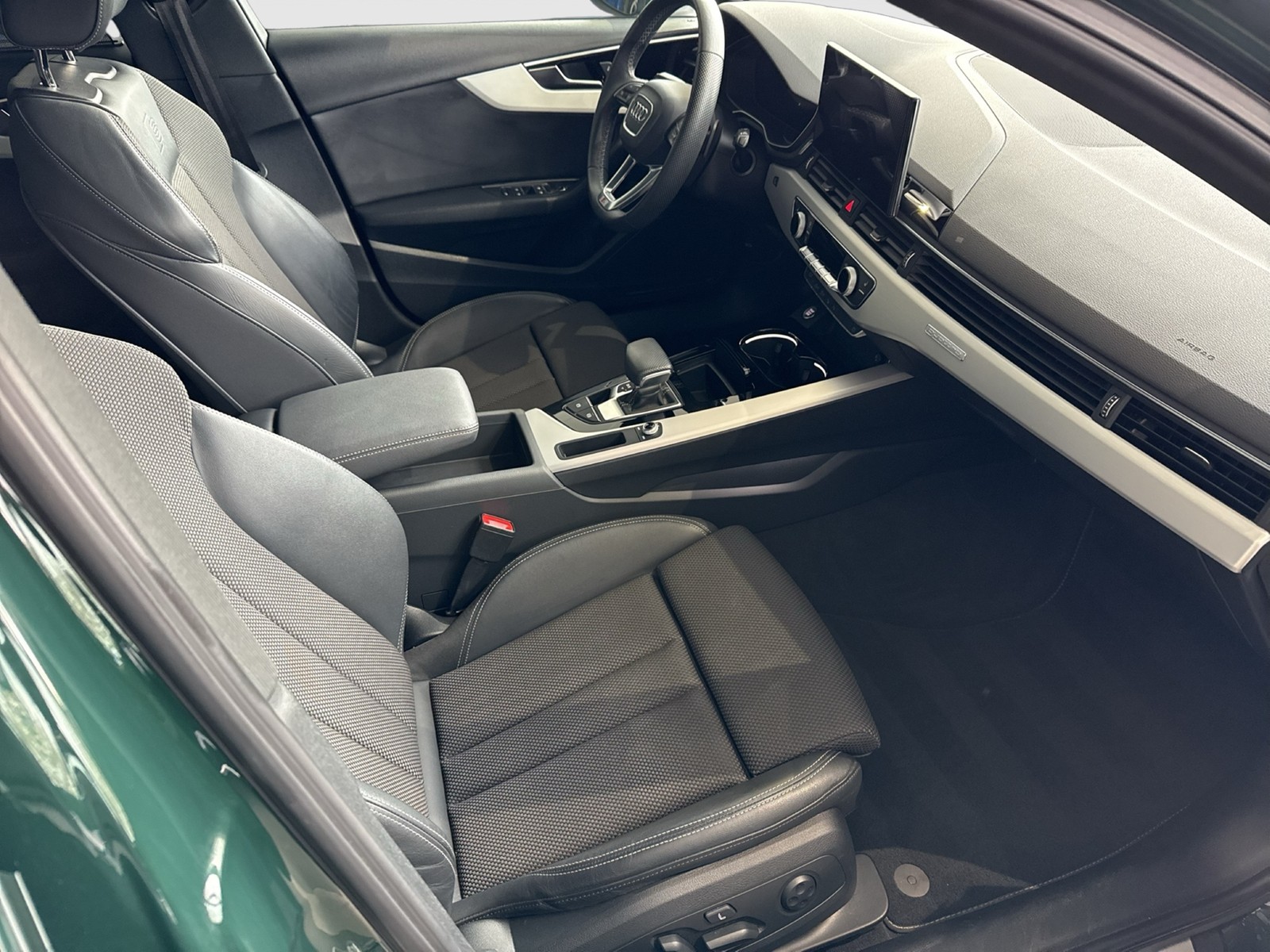 Audi A4 Avant 40 quattro S LINE AHK 360CAM LM18 NAVI+