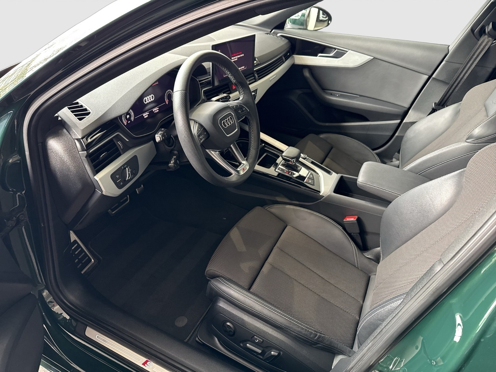 Audi A4 Avant 40 quattro S LINE AHK 360CAM LM18 NAVI+