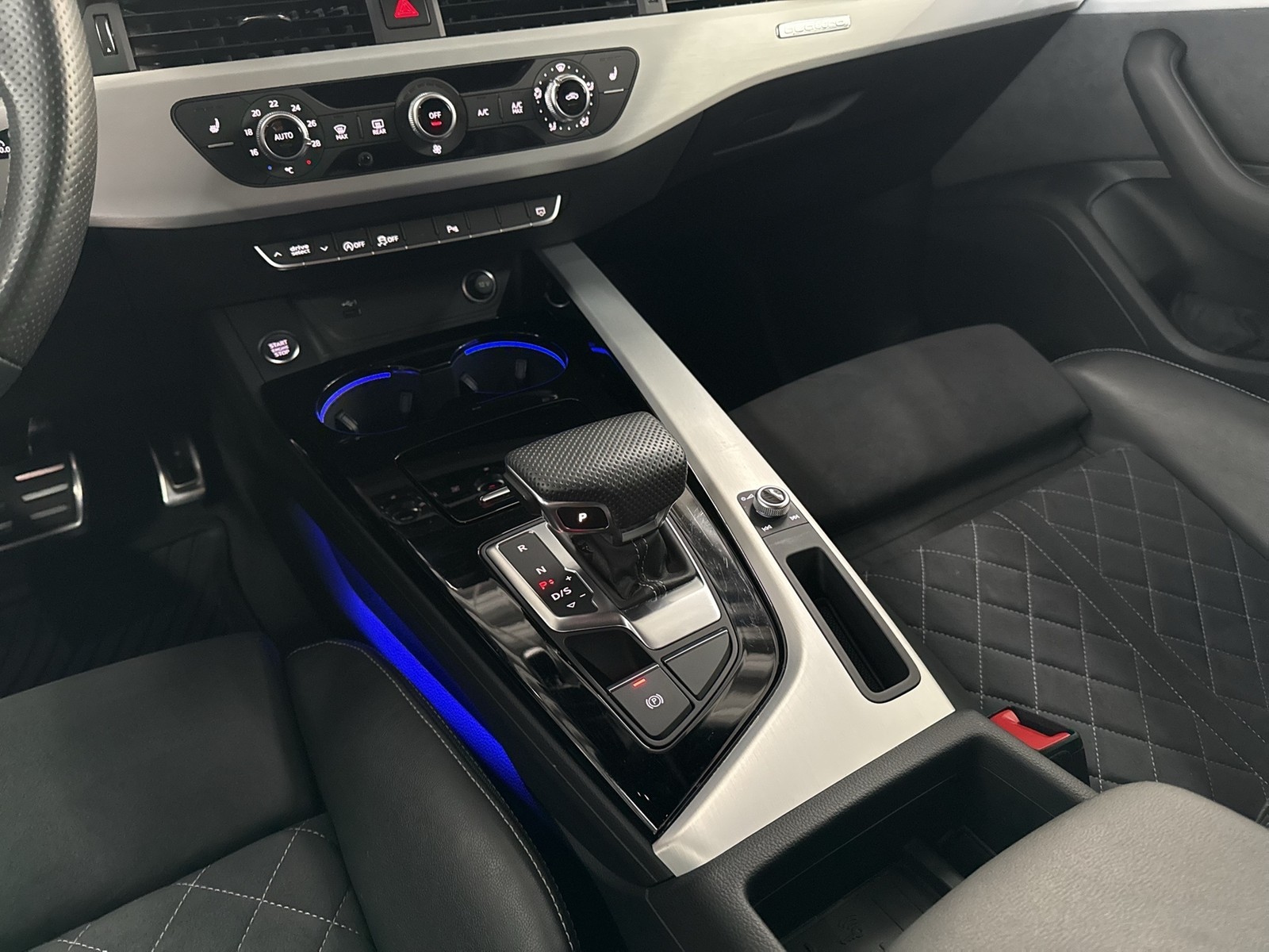 Audi A4 Avant 45 quattro S LINE COMPETITION+ BLACK ALU19"