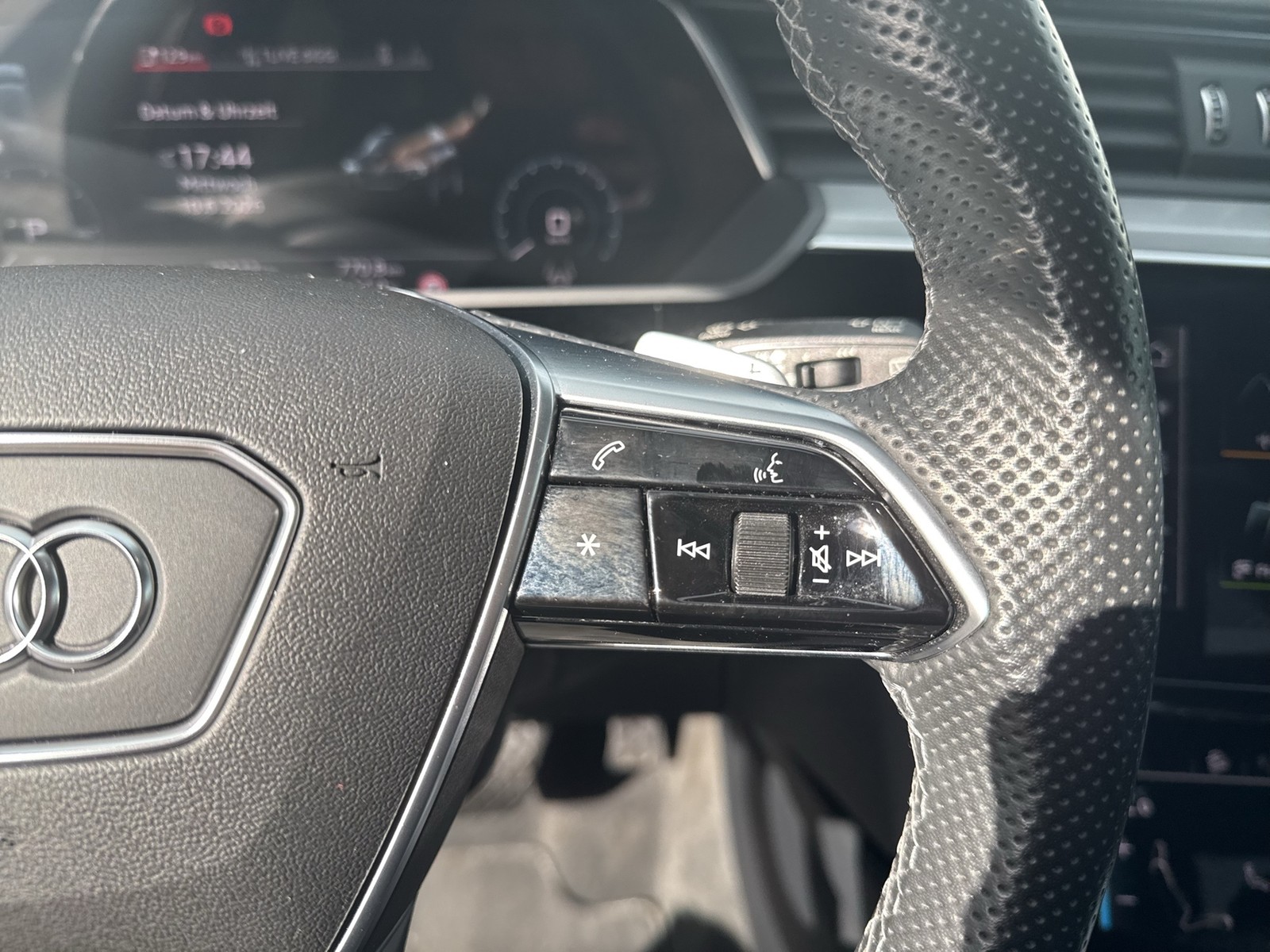 Audi e-tron 55 quattro S LINE BLACKPAK NACHTSICHT ALU21"