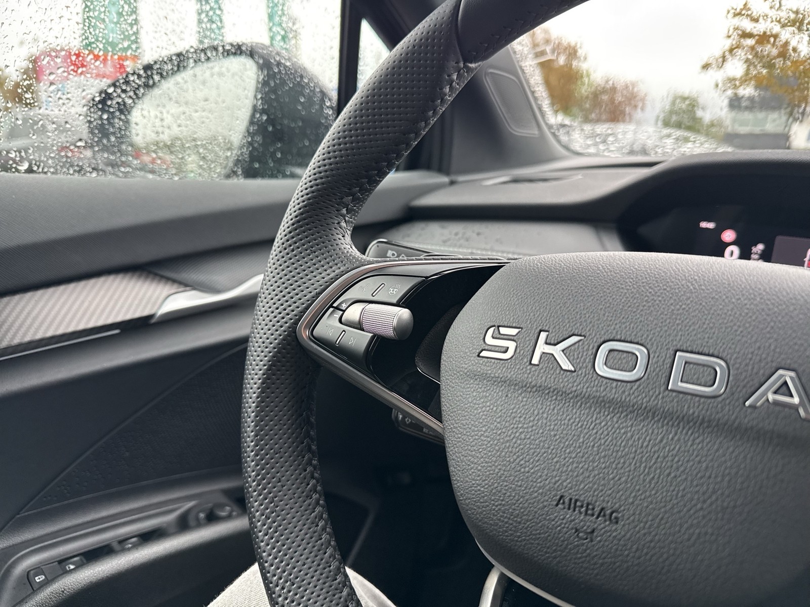 Skoda Enyaq 85 SPORTLINE WÄRMEPUMPE CAM ACC LM20 NAVI
