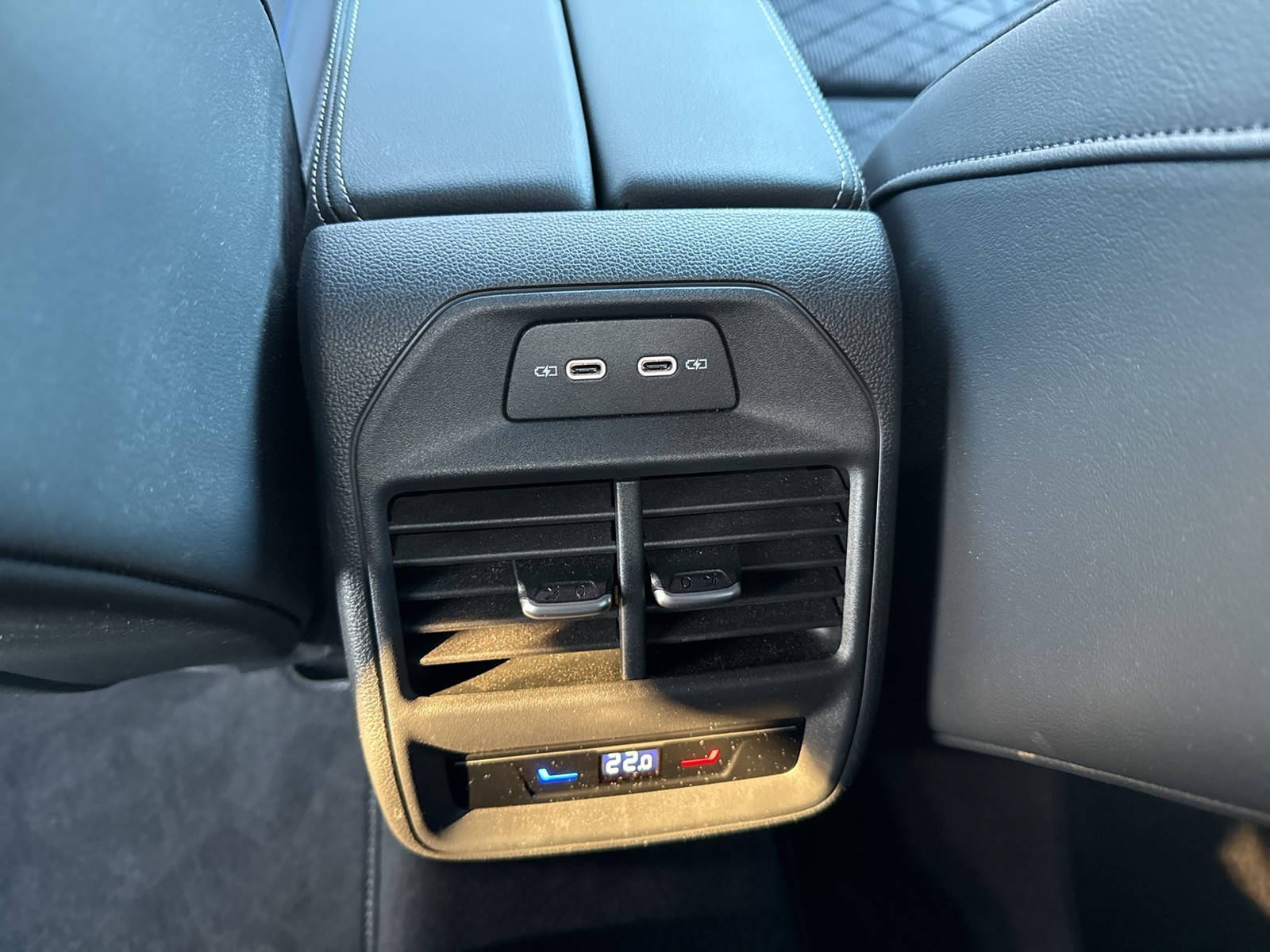 Volkswagen Passat Variant R-LINE BLACK STYLE NAVI AHK CAM