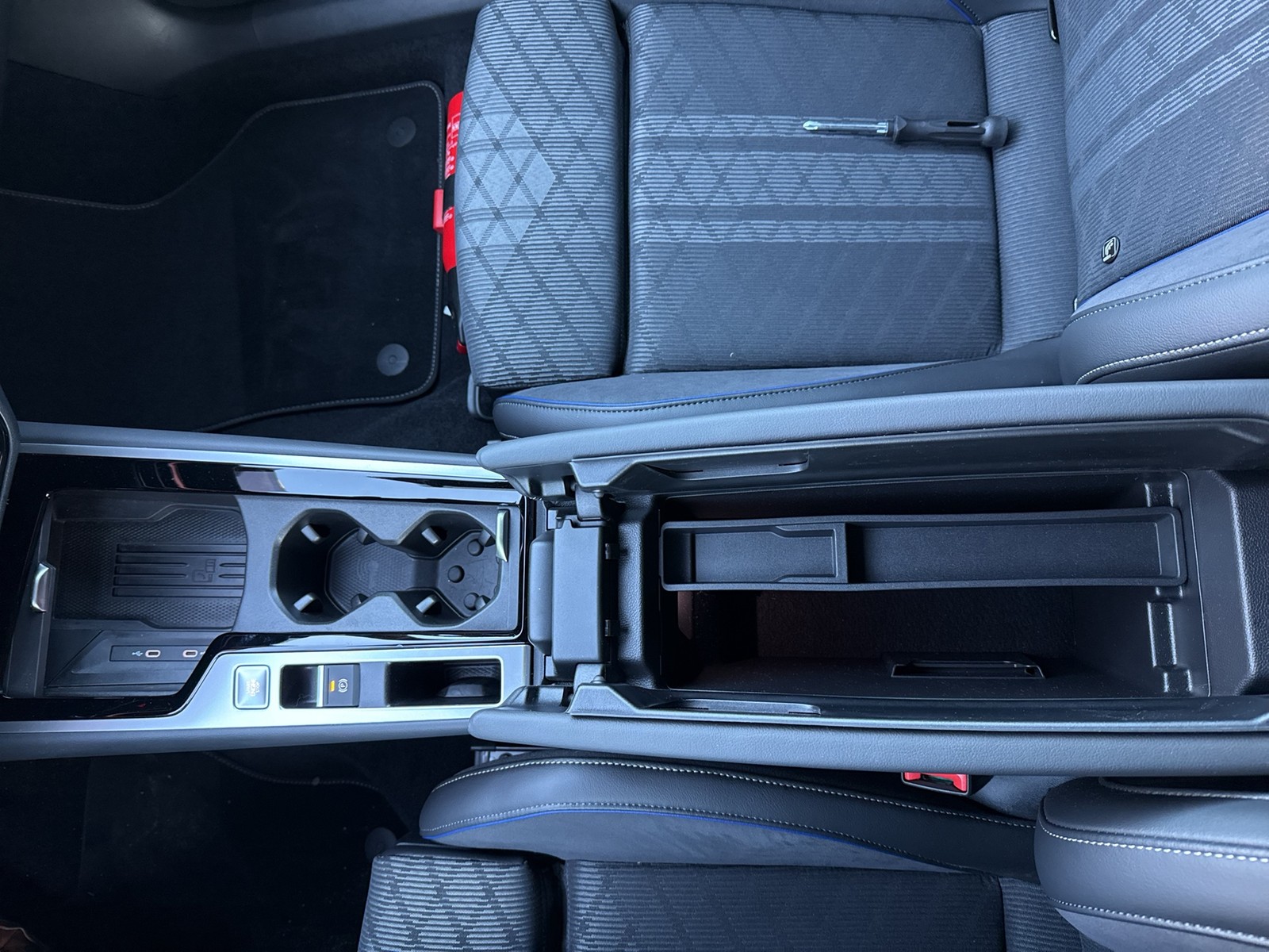 Volkswagen Passat Variant R-LINE BLACK STYLE NAVI AHK CAM