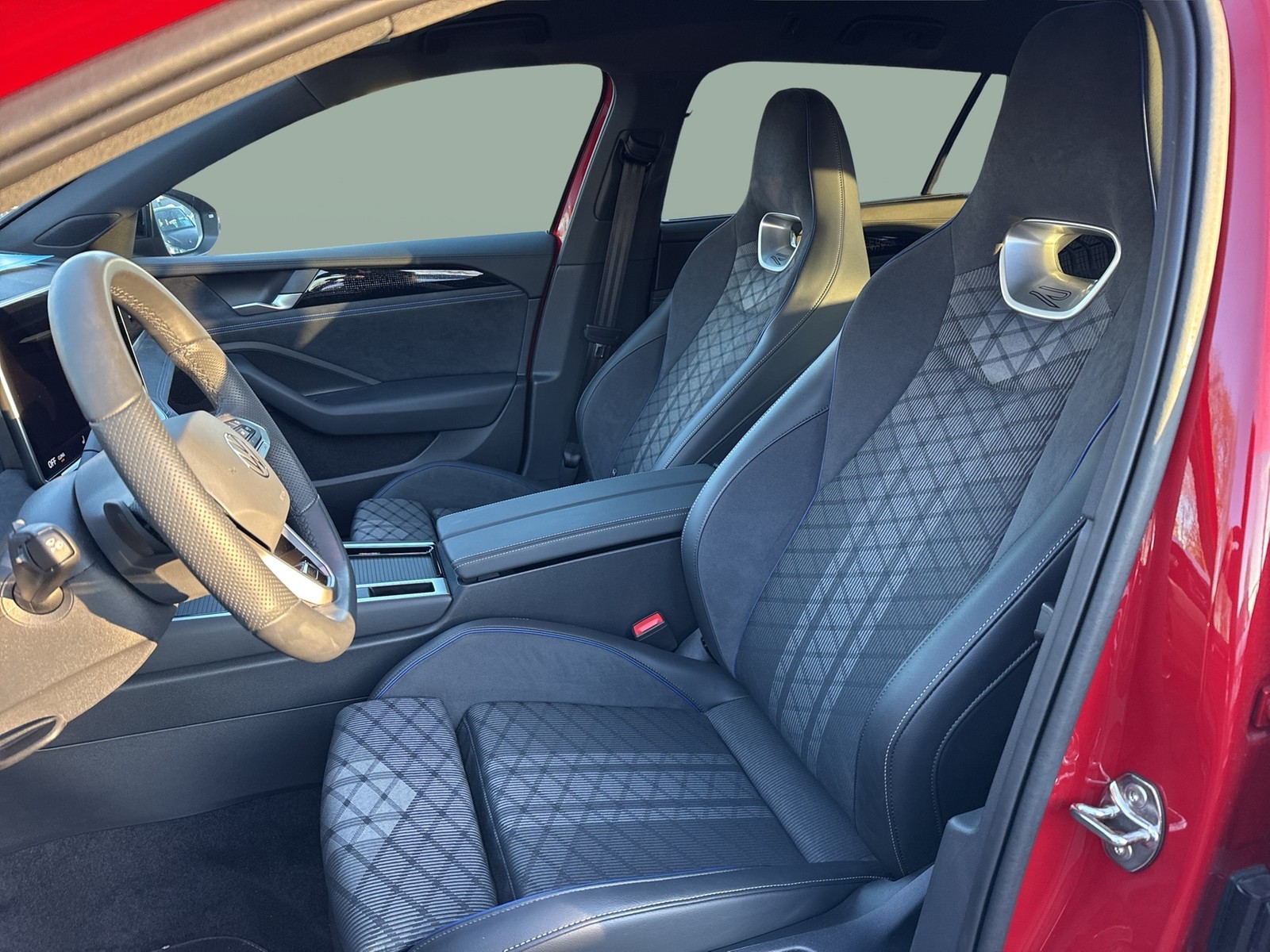 Volkswagen Passat Variant R-LINE BLACK STYLE NAVI AHK CAM