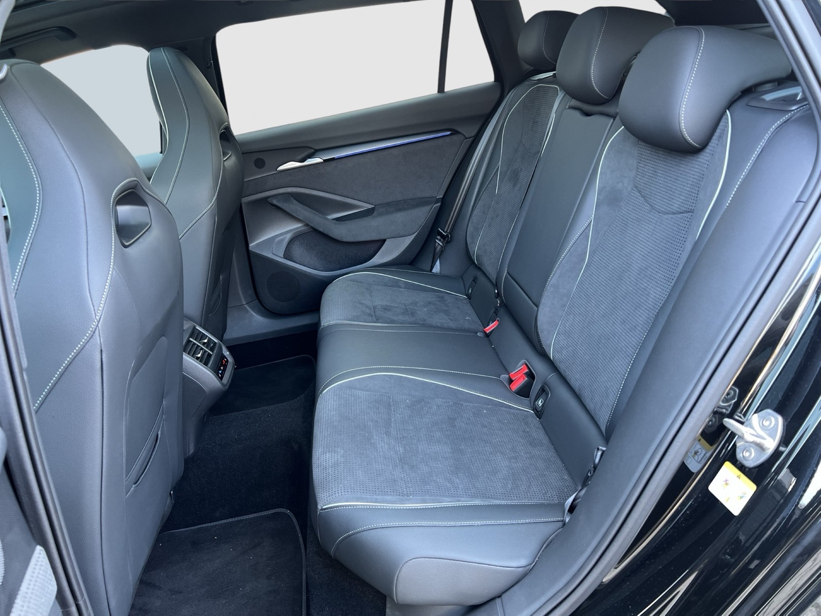 Skoda Superb Combi 1.5 iV SPORTLINE PANO CAM ACC LM19