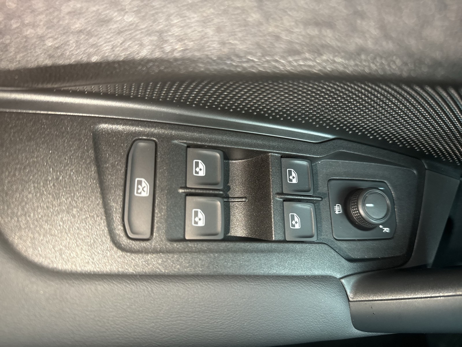 Volkswagen Tiguan 2.0 MOVE AHK NAVI SITZHZG ALU KAMERA