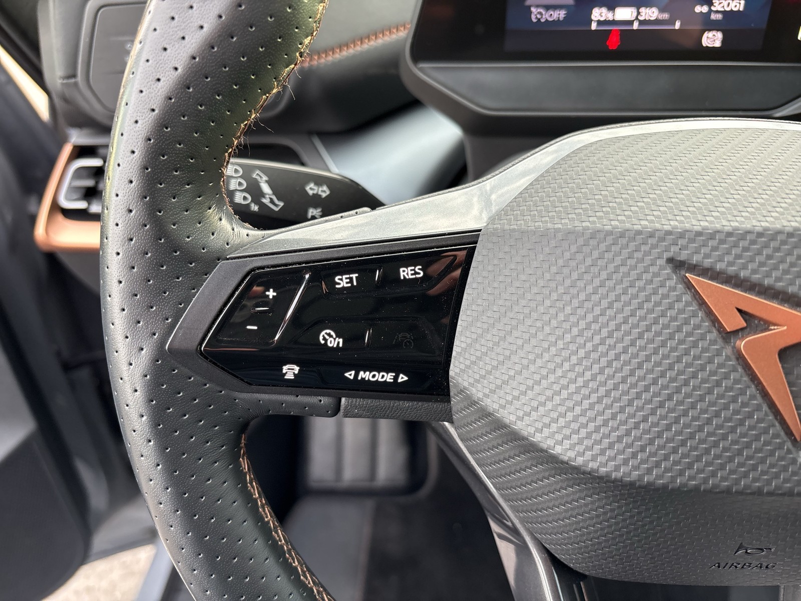 Cupra Born CAM ACC LM18 NAVI SITZHEIZUNG EINPARKHILFE