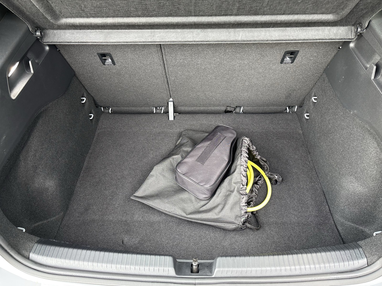 Cupra Born CAM ACC LM18 NAVI SITZHEIZUNG EINPARKHILFE