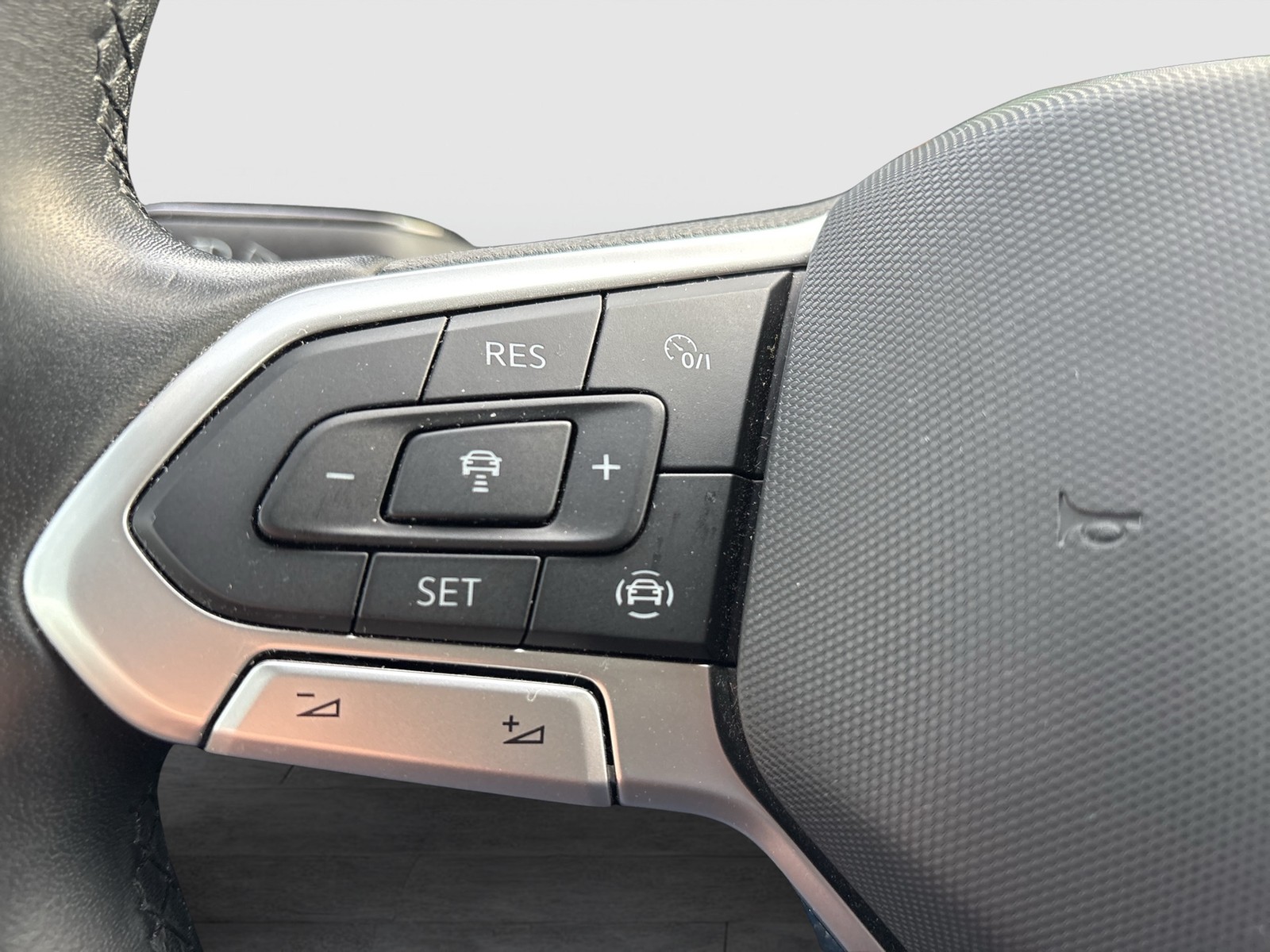 Volkswagen Golf VIII 1.5 MOVE ACC LED ALU NAVI SITZHEIZUNG