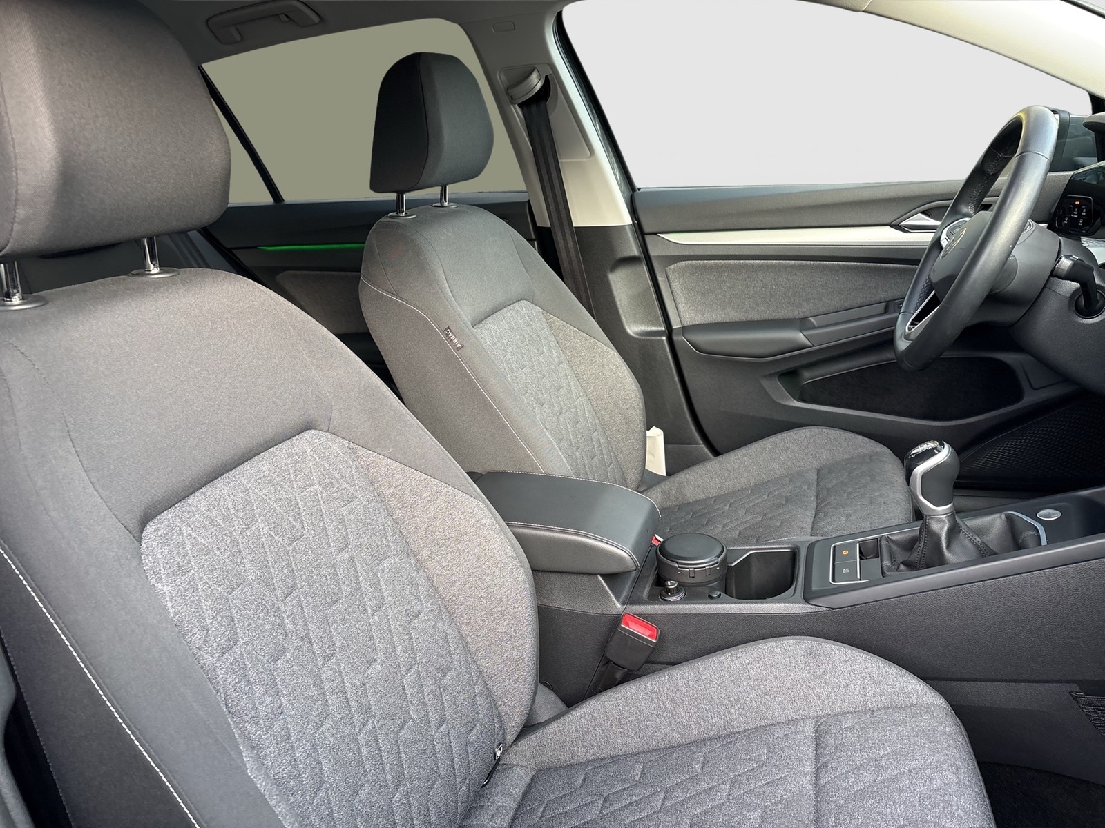 Volkswagen Golf VIII 1.5 MOVE ACC LED ALU NAVI SITZHEIZUNG