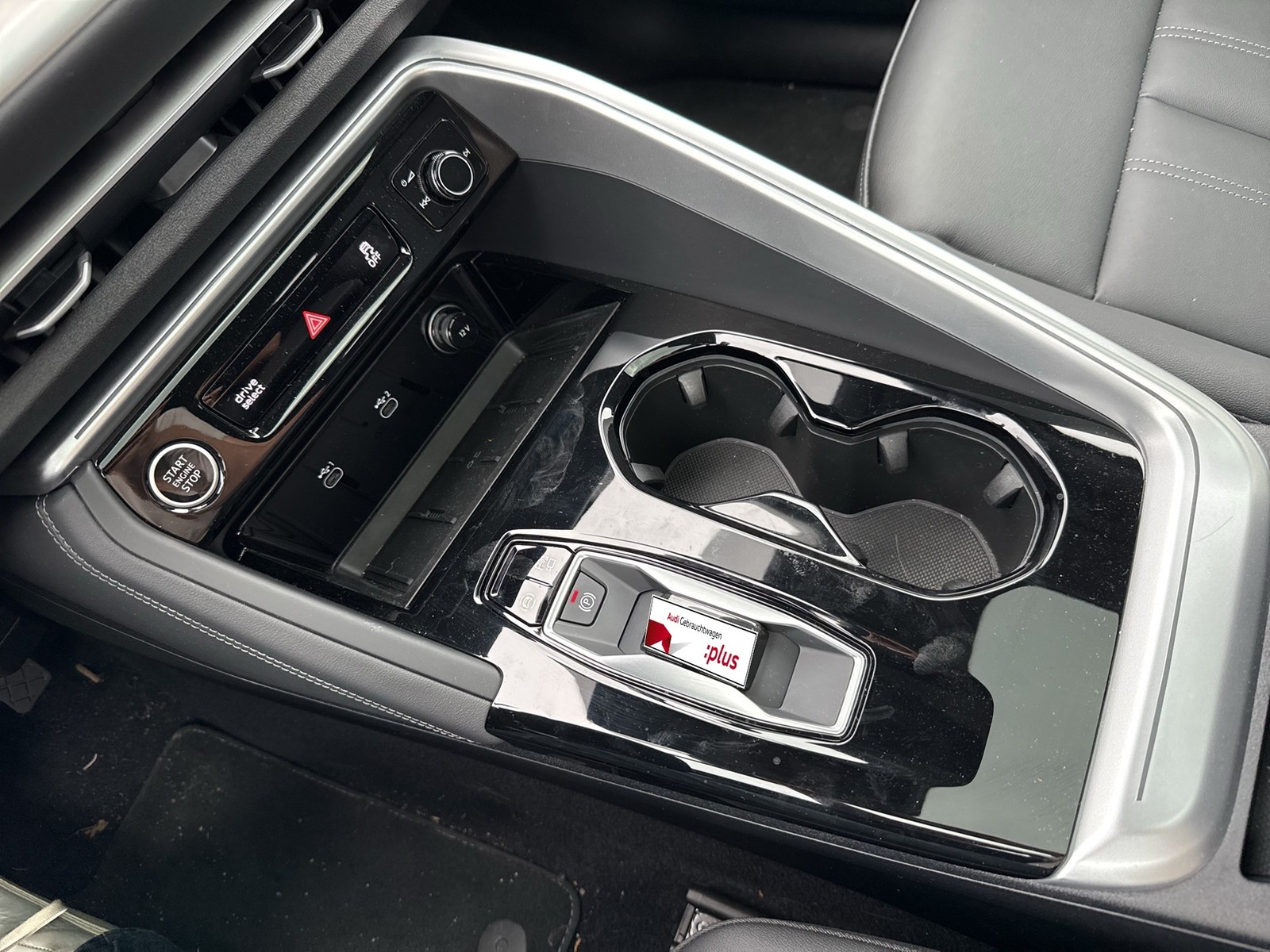 Audi Q5 quattro NEUES MODELL PANO AHK CAM ACC LM19