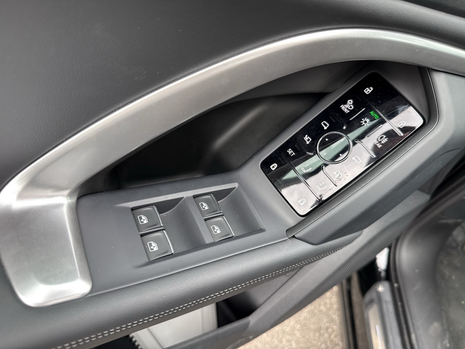 Audi Q5 quattro NEUES MODELL PANO AHK CAM ACC LM19
