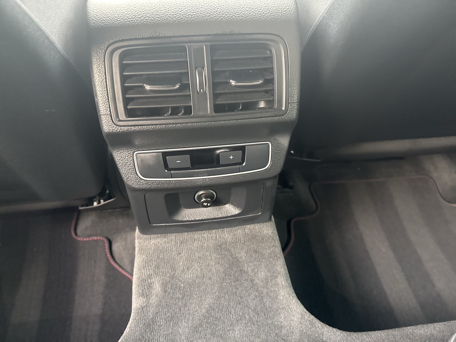 Audi Q5 55 quattro HYBRID S LINE PANO B&O AHK ALU20