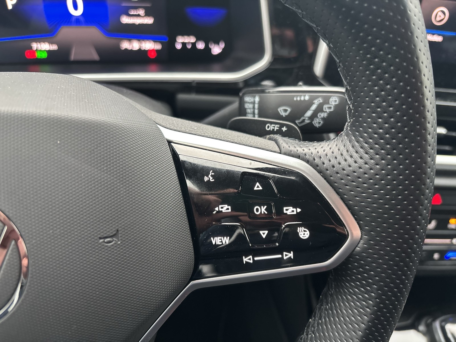 Volkswagen T-Roc 2.0 R-LINE 4X4 STANDHZ. AHK CAM ACC LM19