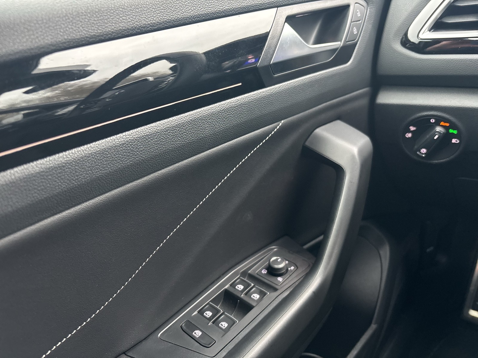 Volkswagen T-Roc 2.0 R-LINE 4X4 STANDHZ. AHK CAM ACC LM19